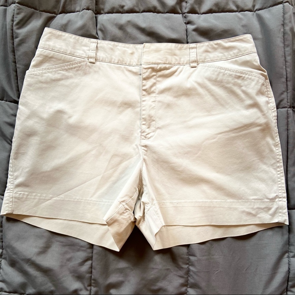 Eddie Bauer Mercer Fit Khaki Shorts Size 14